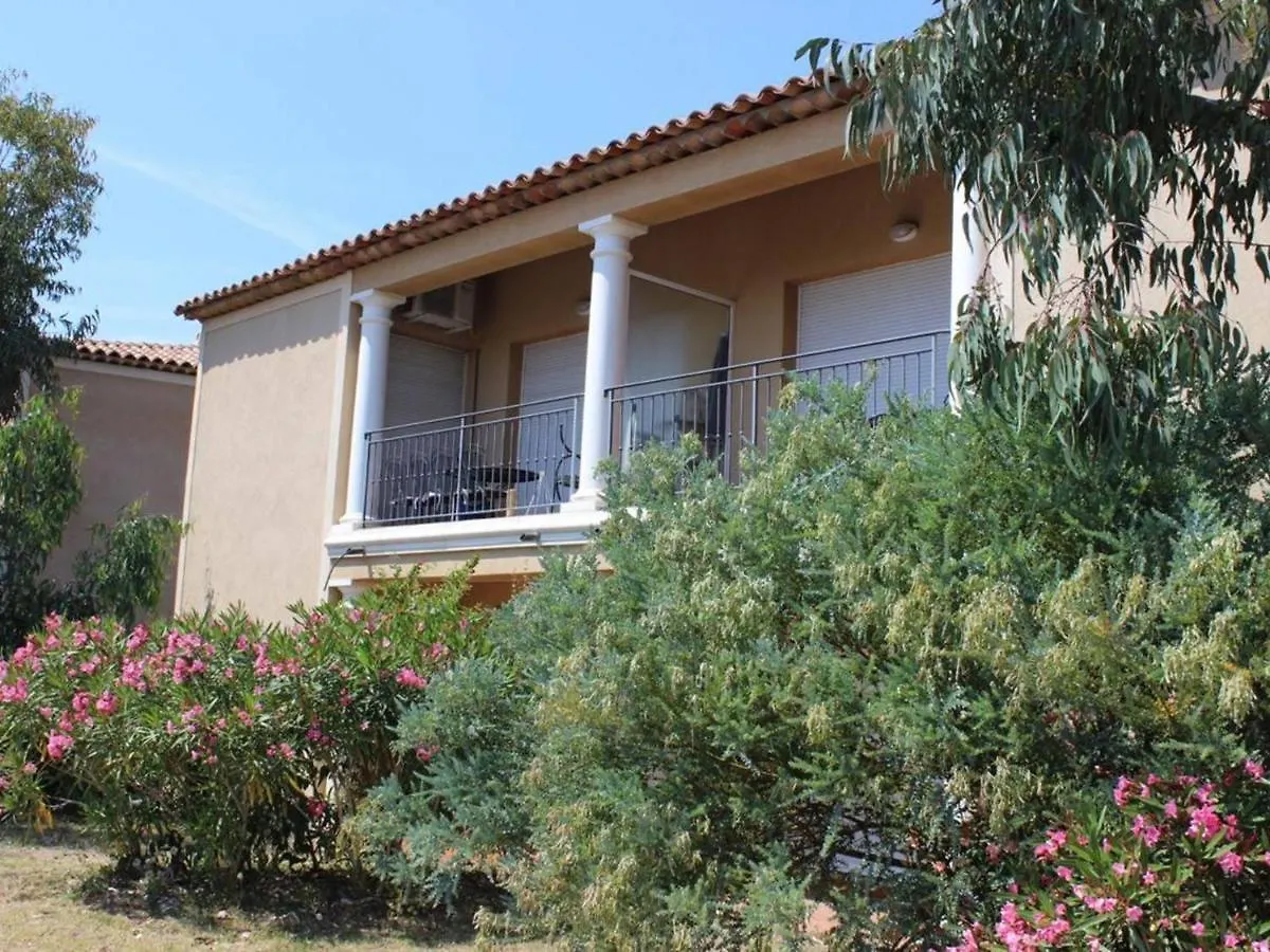 Appartement 3 Pieces Avec Terrasse, Piscine, Parking Et Navette Plage A Sainte-Maxime - Fr-1-226-189 Apartment
