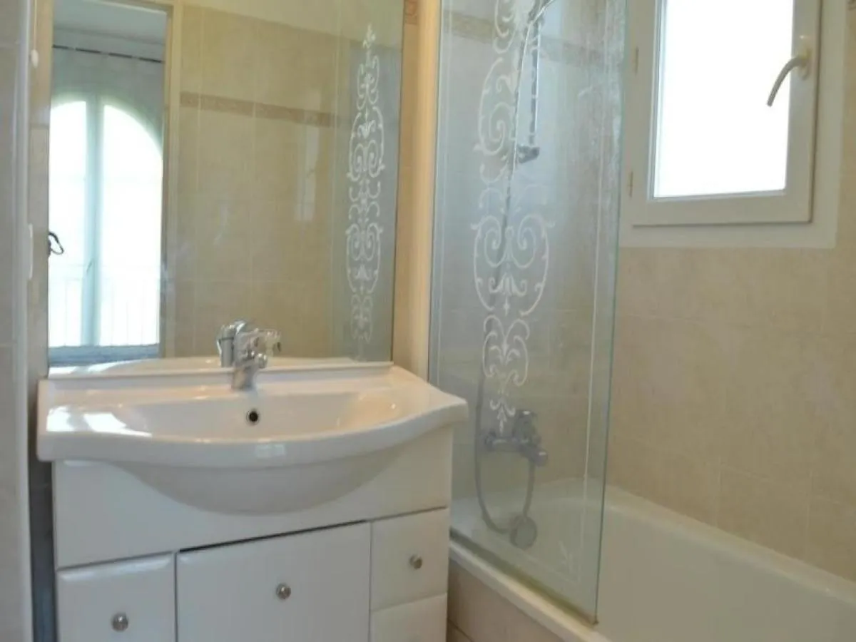 Appartement 3 Pieces Avec Terrasse, Piscine, Parking Et Navette Plage A Sainte-Maxime - Fr-1-226-189 Apartment
