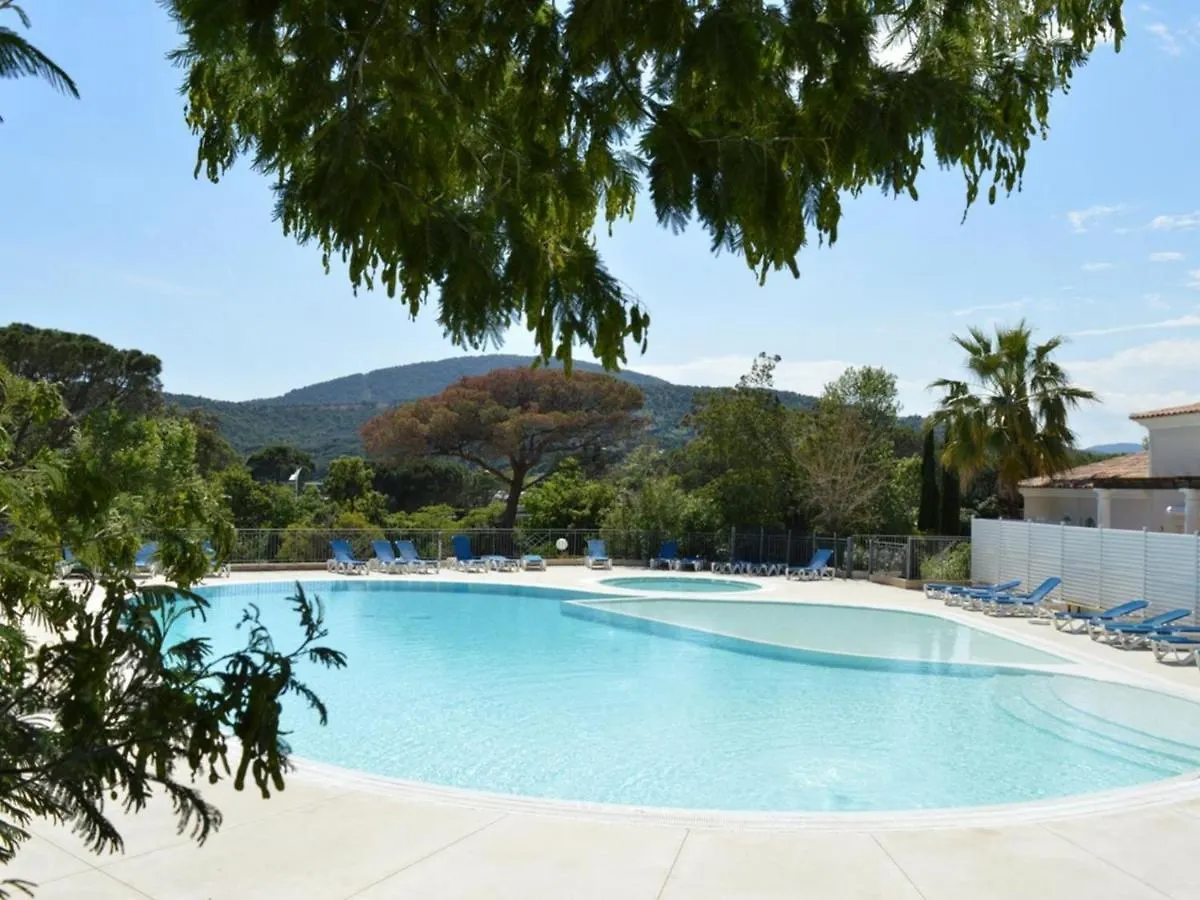 Apartment Appartement 3 Pieces Avec Terrasse, Piscine, Parking Et Navette Plage A Sainte-Maxime - Fr-1-226-189