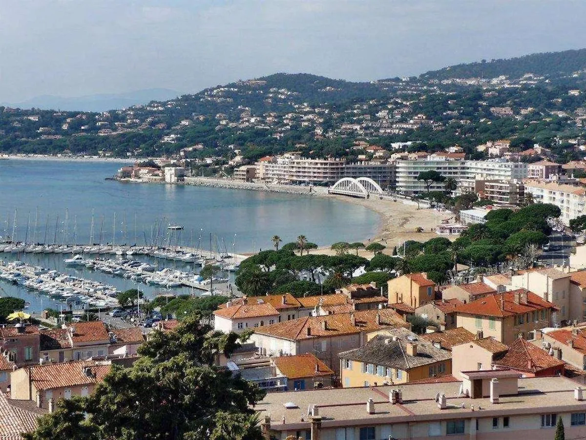 Appartement 3 Pieces Avec Terrasse, Piscine, Parking Et Navette Plage A Sainte-Maxime - Fr-1-226-189