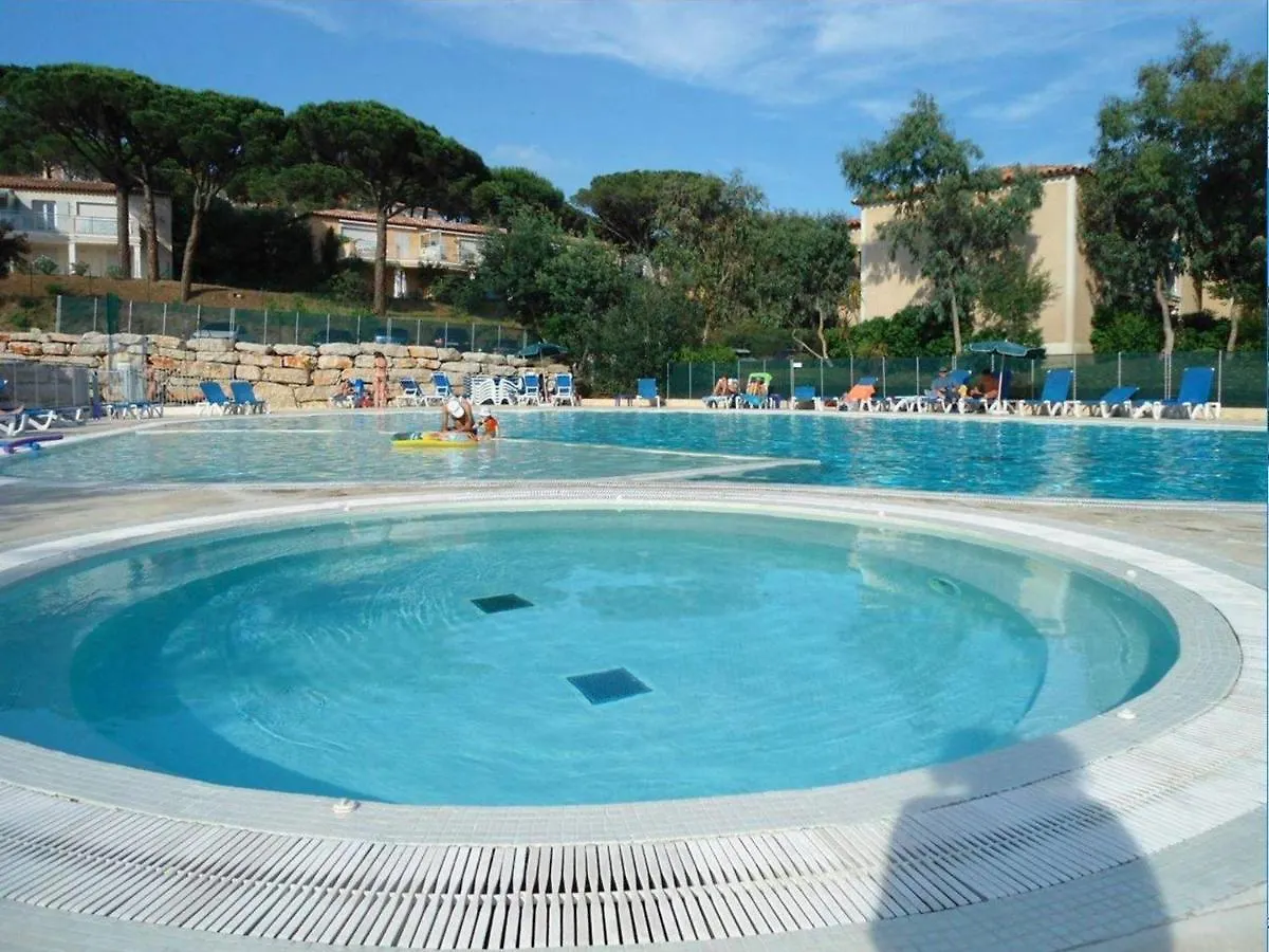 Appartement 3 Pieces Avec Terrasse, Piscine, Parking Et Navette Plage A Sainte-Maxime - Fr-1-226-189 France